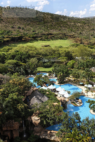 Vogelperspektive des Swimmingpools  Hotel Cascades  Sun City Vergnügungspark  Nordwest-Provinz  Südafrika  Afrika