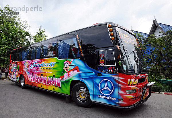 Farbiger Reisebus  Bangkok  Thailand  Asien