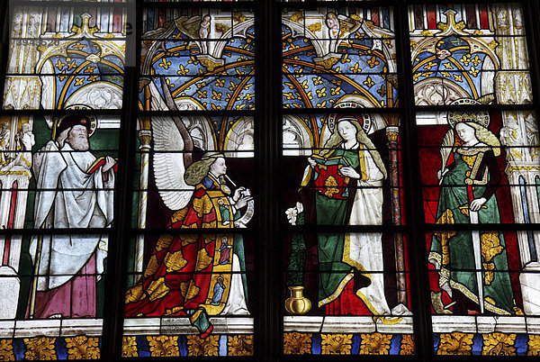 Maria Verkündigung  Kirchenfenster  Kathedrale Saint Etienne de Bourges  Centre  Frankreich  Europa