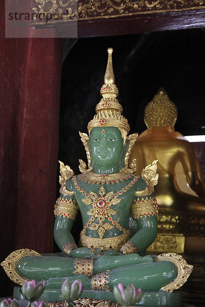 Statue des Buddha aus grüner Jade  Tempel Wat Phra Sing  Chiang Mai  Nordthailand  Thailand  Asien
