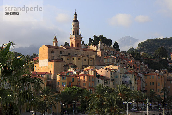 Altstadt von Menton mit Kirche St. Michel  CÙte d'Azur  RÈgion Provence Alpes CÙte d'Azur  DÈpartement Alpes Maritimes  Frankreich  Europa
