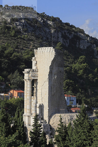 Triumphdenkmal für Kaiser Augustus  TrophÈe des Alpes  errichtet ca. 12 v. Chr. zur Feier der Eroberung der Provence durch das römische Reich  La Turbie  CÙte d'Azur  Alpes Maritimes  Frankreich  Europa