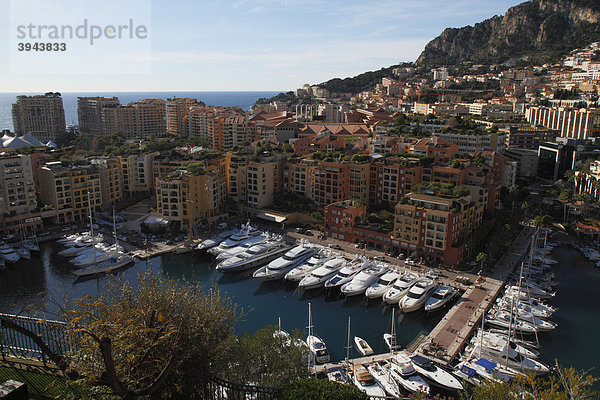 Stadtteil und Hafen Fontvieille  gesehen von der Terrasse vor dem Fürstenpalast  Fürstentum Monaco  CÙte d'Azur  Europa