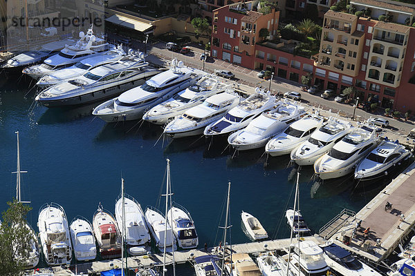 Hafen von Fontvieille mit Luxusyachten  gesehen von der Terrasse vor dem Fürstenpalast  Fürstentum Monaco  CÙte d'Azur  Europa
