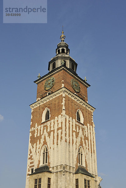 Turm des roten Backstein-Rathauses  Wieza Ratuszowa auf dem Hauptmarkt  Rynek Glowny  Altstadt von Krakau  Polen  Europa