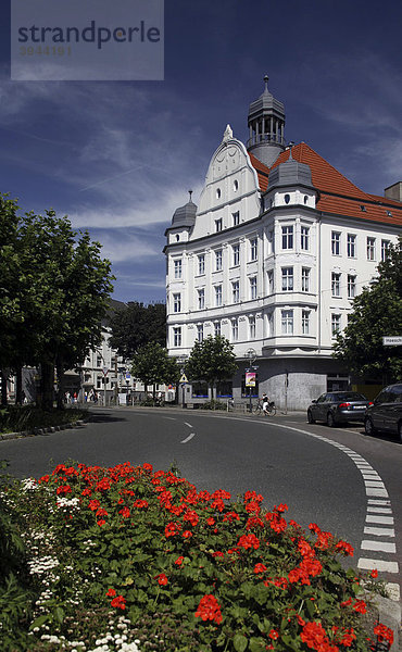 Borsigplatz mit repräsentativem Geschäftshaus  Nordstadt  Dortmund  Nordrhein-Westfalen  Deutschland  Europa