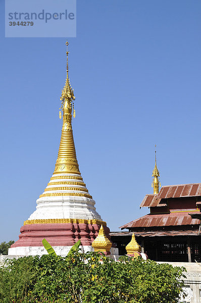 Goldener Stupa  Shwe Zali Pagode  Nyaungshwe  Burma  Birma  Myanmar  Südostasien
