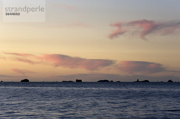 Abendstimmung in der Bucht von Morlaix  Bretagne  Frankreich  Europa