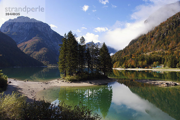 Lago di Predil im Herbst  Italien  Europa