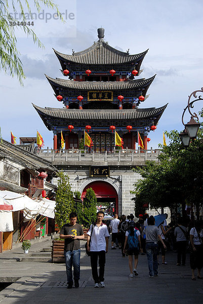 Chinesischer Turm in der Altstadt  Fußgängerzone  Dali  Provinz Yunnan  Volksrepublik China  Asien