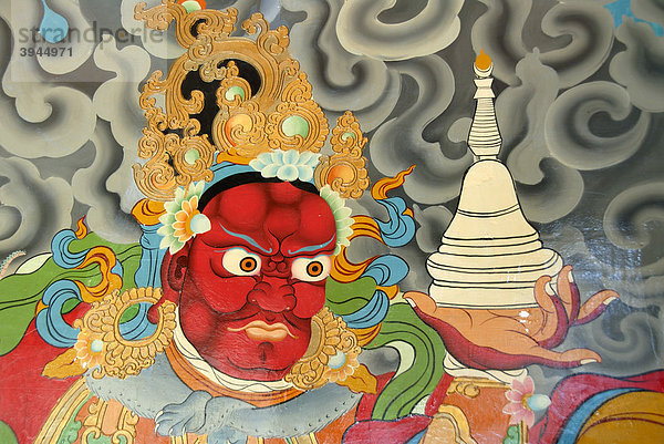 Tibetischer Buddhismus  Wandmalerei  roter Dämon hält Stupa in der Hand  stechender böser Blick  Xiawaer Tempel  Heiwae Dao  auf Insel im Lugu Hu See  Provinz Yunnan  Volksrepublik China  Asien