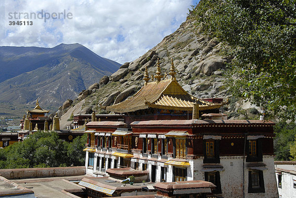 Sera-Kloster  Tempel mit goldenem Dach  Gelug Schule  Gelugpa  Gelbmützen  Lhasa  Himalaya  Autonomes Gebiet Tibet  Volksrepublik China  Asien