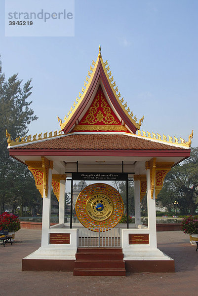 World Peace Gong  Weltfriedensgong in seinem Tempel  Weltfrieden-Gong  Vientiane  Laos  Südostasien  Asien