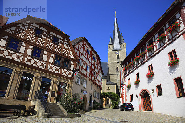 Oberer Marktplatz und St. Michael Kirche in Zeil am Main  Landkreis Haßberge  Unterfranken  Bayern  Deutschland  Europa