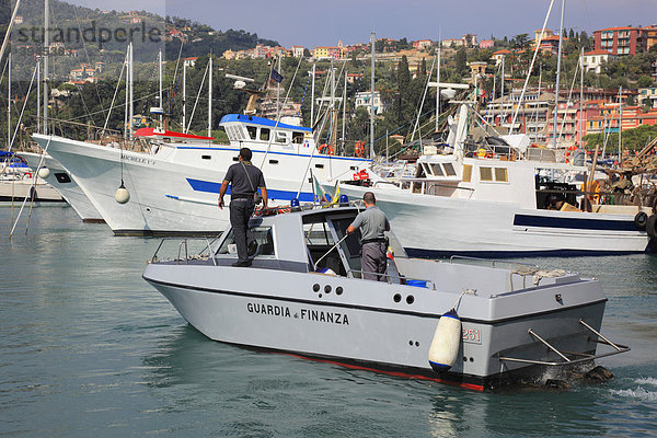 Lerici  Guardia di Finanza in der Hafenstadt an der Ostseite des Golf von La Spezia  Ligurien  Italien  Europa