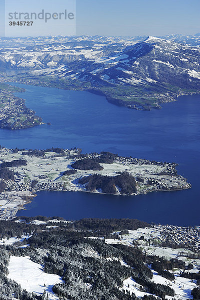 Sicht vom Pilatus auf den Vierwaldstättersee und den Rigi sowie den Säntis hinten  Luzern  Schweiz  Europa
