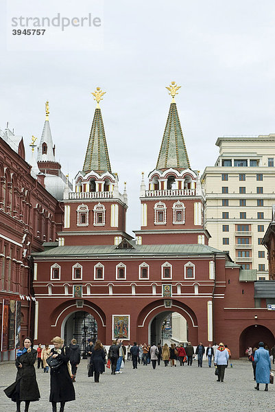 Haupteingang zum Roten Platz in Moskau  Russland