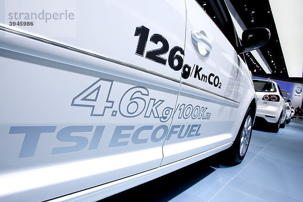 Ecofuel Schriftzug an einem VW Passat  Volkswagen AG  mit Erdgasantrieb  auf der 63. Internationalen Automobilausstellung IAA 2009 in Frankfurt am Main  Hessen  Deutschland  Europa