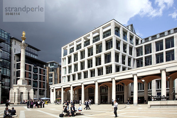 Paternoster Square mit Blick auf die London Stock Exchange  Börse London  in London  England  Großbritannien  Europa