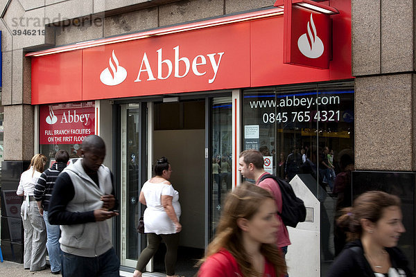 Filiale der Abbey Bank  gehört zur Santander Bank  in London  England  Großbritannien  Europa