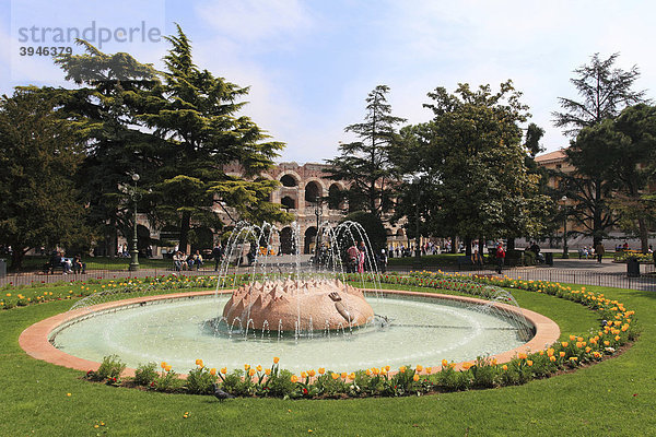 Brunnen  gestiftet von der Stadtsparkasse München  Verona  Italien  Europa