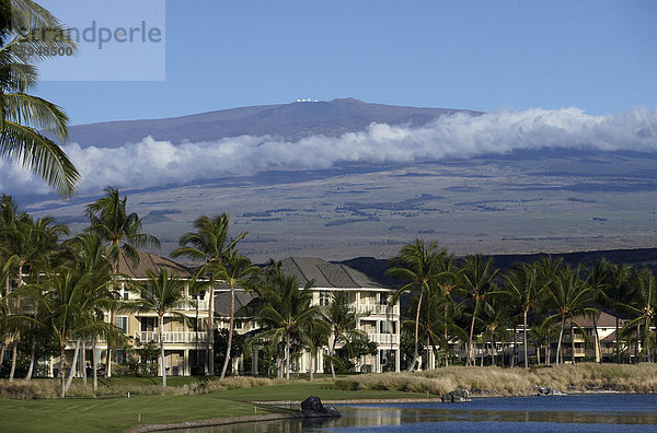 Die Feriensiedlung Waikoloa Village vor dem Vulkan Mauna Kea auf Big Island  Hawaii  USA