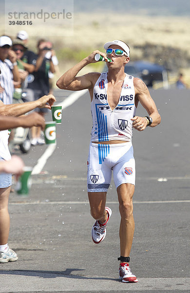 Der amerikanische Profi-Triathlet Chris Lieto auf der Laufstrecke der Ironman-Triathlon-Weltmeisterschaft in Kona  Hawaii  USA