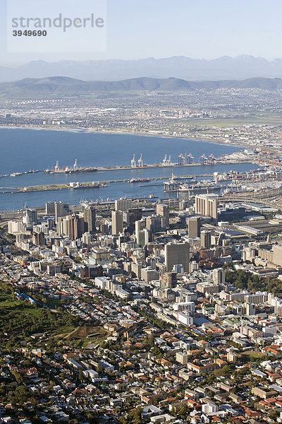 Blick vom Lion's Head  Zentrum und Hafen  Kapstadt  Südafrika  Afrika