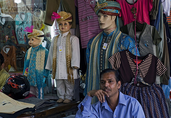 Textilhändler  Chandni Chowk  Old Delhi  Indien  Asien