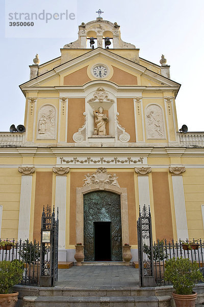 Kirche von San Domenico  Hauptplatz von Marina di Camerota  Nationalpark Cilento und Vallo di Diano  Unesco-Weltkulturerbe  Salerno  Kampanien  Italien  Europa