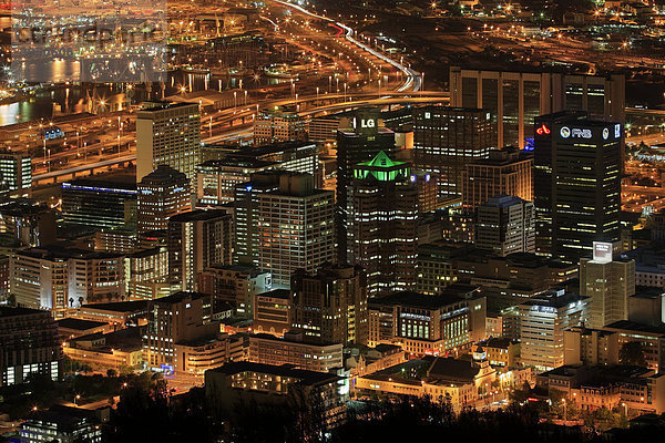 Innenstadt von Kapstadt bei Nacht  Südafrika  Afrika