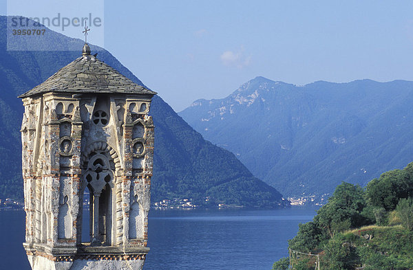 Kirchturm der Kirche Santa Maria Maddalena in Ossuccio  Glockenstuhl  Comer See  Oberitalienische Seen  Lombardei  Italien  Europa