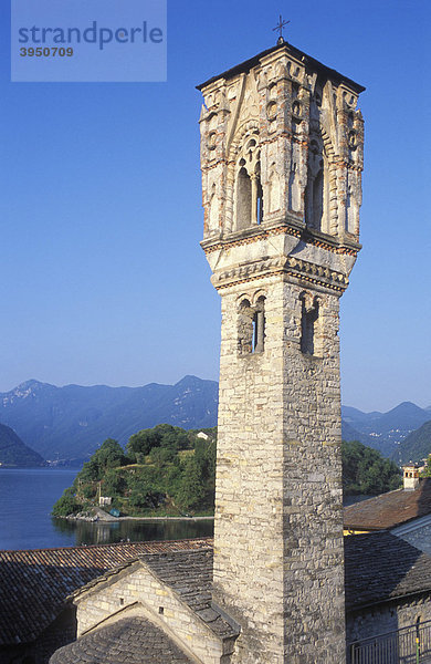 Kirchturm der Kirche Santa Maria Maddalena in Ossuccio  Glockenstuhl  Comer See  Oberitalienische Seen  Lombardei  Italien  Europa