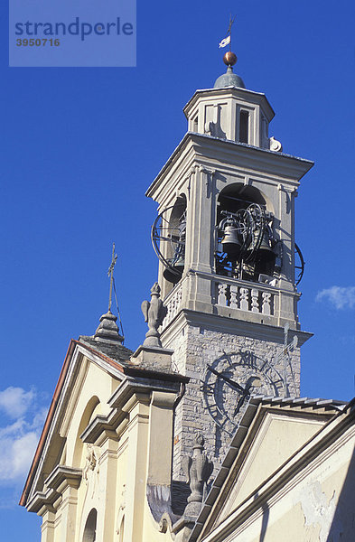 Kirche in Lenno  Kirchturm  Kirchenglocken  Comer See  Oberitalienische Seen  Lombardei  Italien  Europa