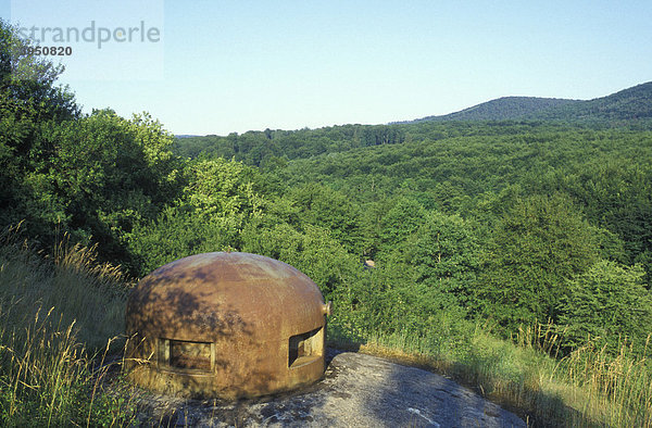 Bunker der Ligne Maginot  Maginotlinie  Bunkeranlage  Verteidigungslinie  Lembach  Elsass  Frankreich  Europa