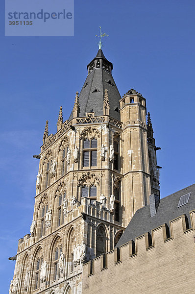 Ratsturm im spätgotischen Baustil  Rathaus  Köln  Nordrhein-Westfalen  Deutschland  Europa
