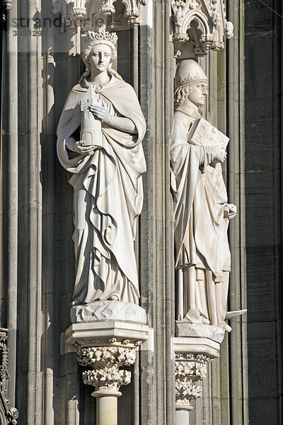 Heiligenfiguren an der Westfassade des Dom zu Köln  Nordrhein-Westfalen  Deutschland  Europa