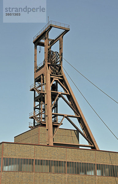 Fördergerüst Schacht 1  Zeche Zollverein als Industriedenkmal  UESCO Weltkulturerbe  Essen  Ruhrgebiet  Nordrhein-Westfalen  Deutschland  Europa