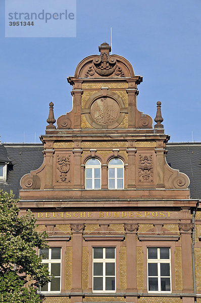 Historisches  leerstehendes Gebäude der Deutschen Bundespost  Poststraße in Duisburg  Nordrhein-Westfalen  Deutschland  Europa