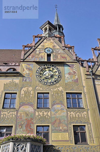 Astronomische Uhr an der Ostfassade des Ulmer Rathaus  Ulm  Oberschwaben  Baden-Württemberg  Deutschland  Europa