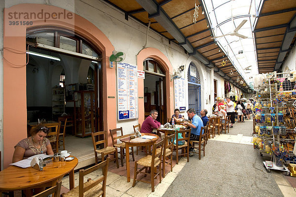 Cafe in der Markthalle  Pafos  Zypern  Griechenland  Europa