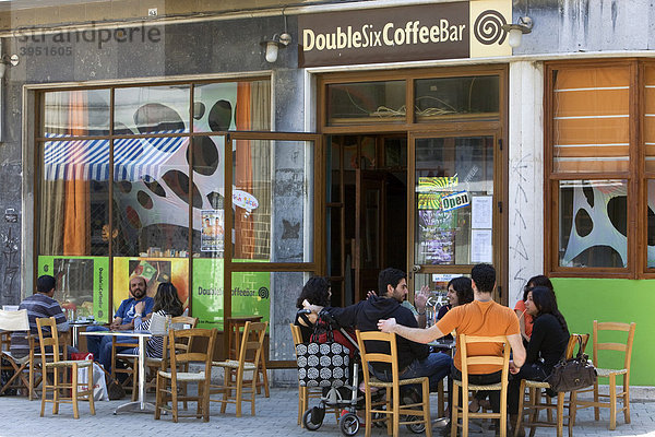 Straßencafe  Bar im Faneromeni Viertel  Nicosia  Zypern  Griechenland  Europa