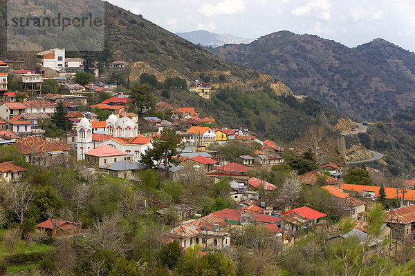 Dorf im Troodos Gebirge  Predoulas  Zypern  Griechenland  Europa
