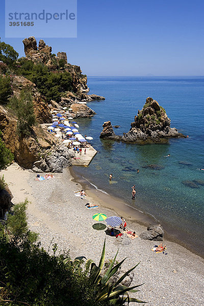 Blick vom Sporthotel Kalura auf die Badebucht Kalura bei Cefalú  Cefalu  Provinz Palermo  Sizilien  Italien  Europa