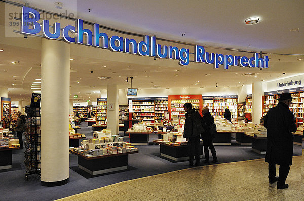 Buchhandlung  Shopping Center  City Point  Fußgängerzone  Nürnberg  Bayern  Deutschland  Europa