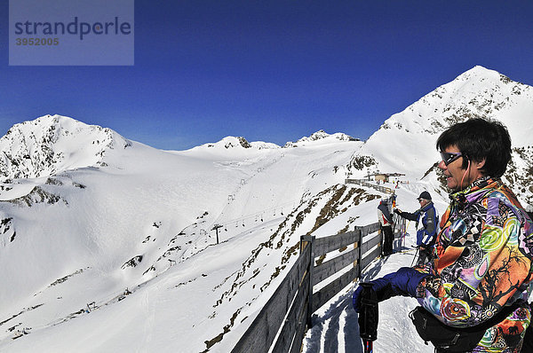 Stubaier-Gletscher  Blick von Schaufelspitze nach Südwesten  Richtung Italien  Tirol  Österreich  Europa