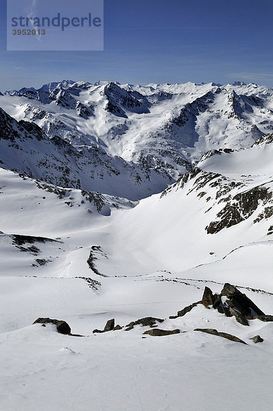 Stubaier-Gletscher  Blick von Schaufelspitze nach Südwesten  Richtung Italien  Tirol  Österreich  Europa