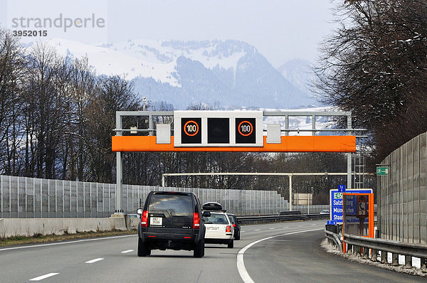 100 km/h Begrenzung auf Autobahn  Tirol  Österreich  Europa