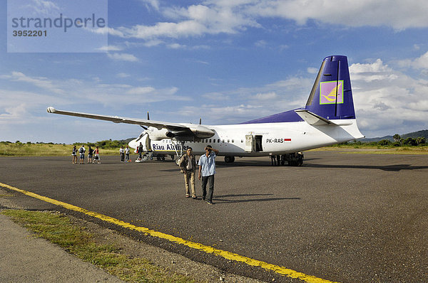 Fokker 50  Ankunft in Labuhanbajo  Flores  Indonesien  Südostasien