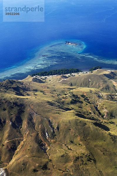 Vulkaninsel  Flug von Denpasar  Bali  nach Flores  Indonesien  Südostasien